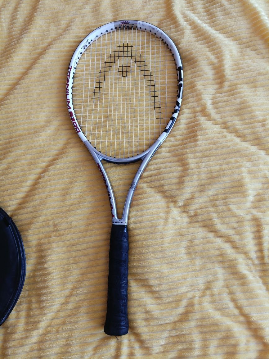 родам теннисную ракетку Head.