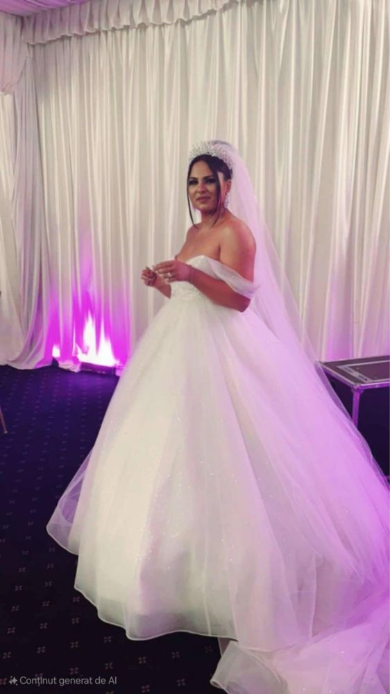 Rochie de mireasǎ deosebita