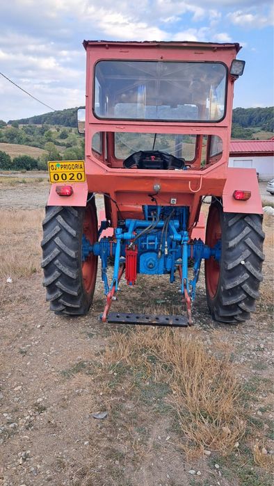 Vând tractor U651