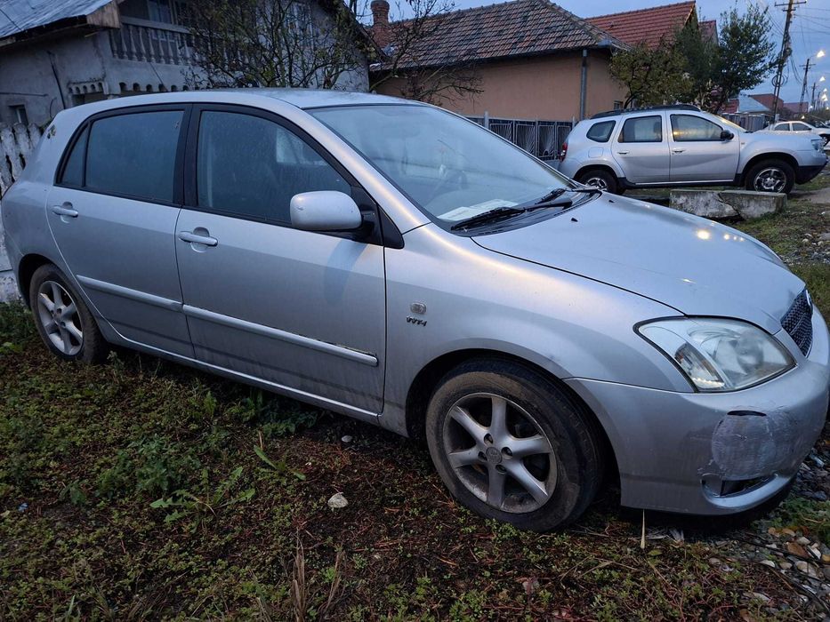 Vând TOYOTA COROLA 1.4, 2004, benzina, PENTRU PIESE