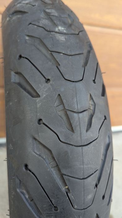 Предна гума 120 70 17 Michelin Road 6 

DOT19

80лв

DOT