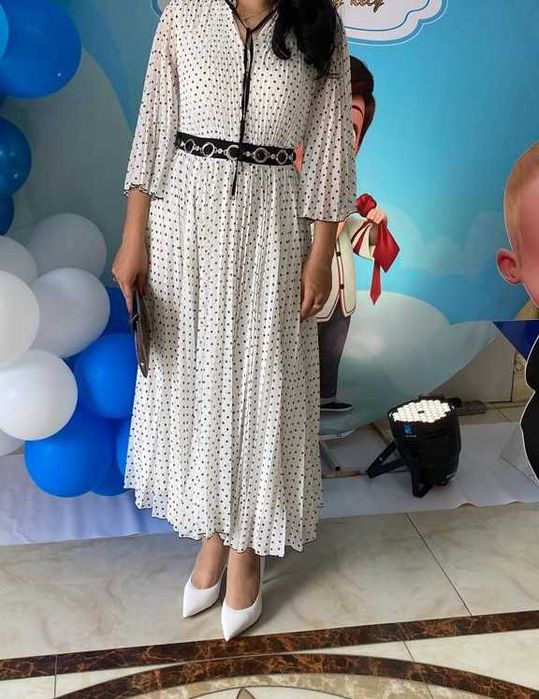 Продам красивое дорогое платье в горошек