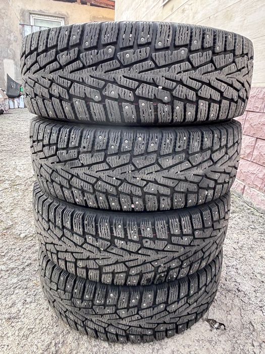 Комплект шипованной резины 215/66/16