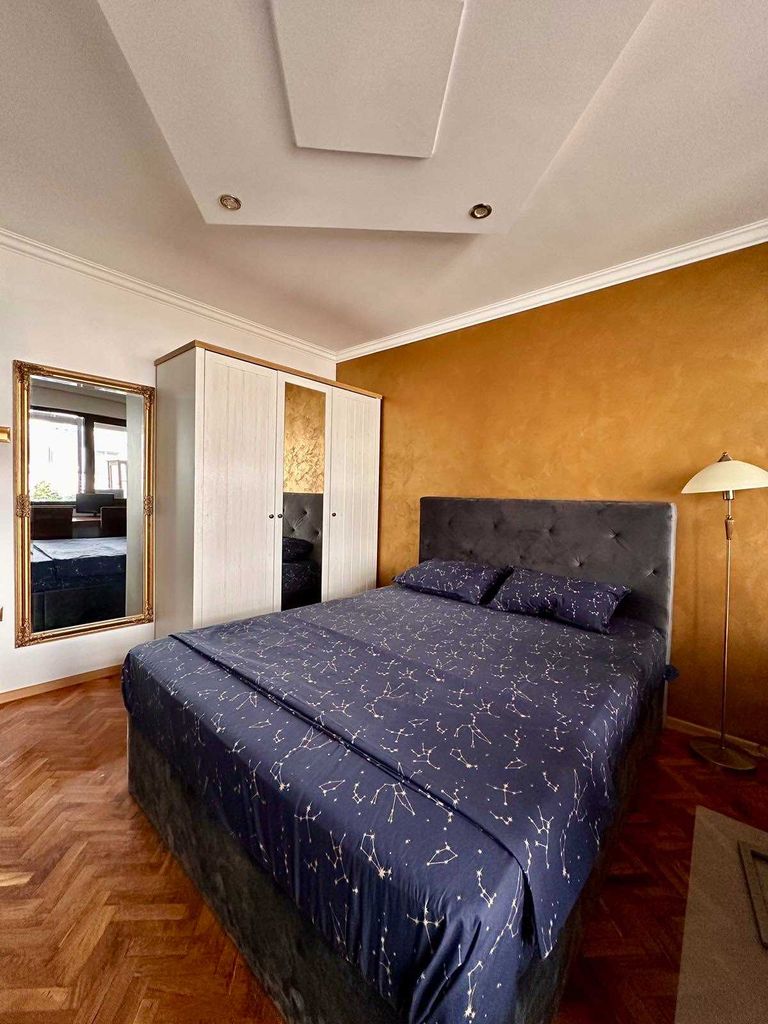 Дава се под наем Тристаен апартамент в Бургас, Център - 100 кв.м за 900 € - Снимка #2