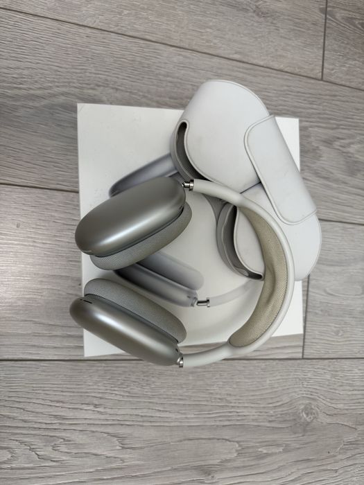 Продаю AirPods Max
