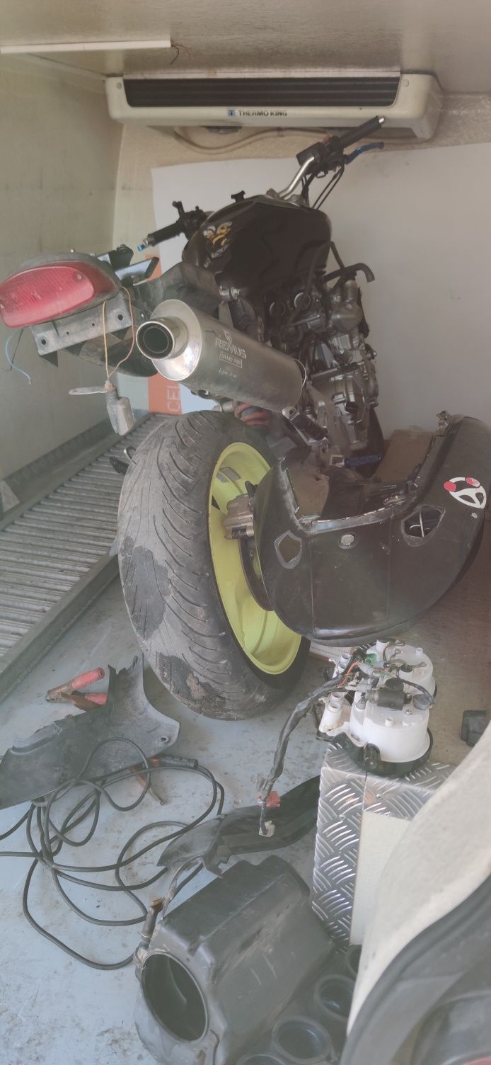 Honda cb600F hornet на части