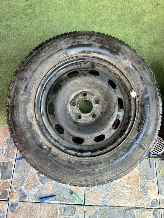 2 Броя зимни гуми