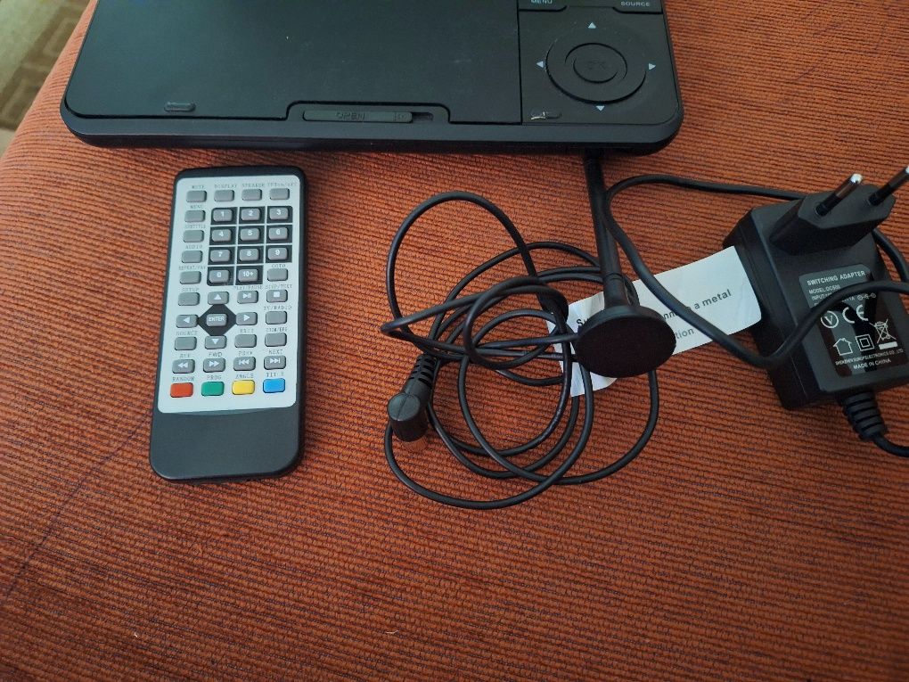 Dvd-tv portabil nou.