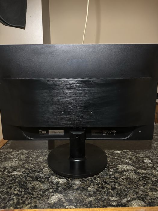 Монитор на AOC.