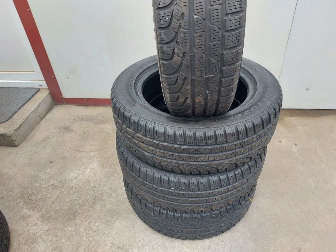 125 lei bucata! Set anvelope M+S/IARNA 215 60 17 Pirelli