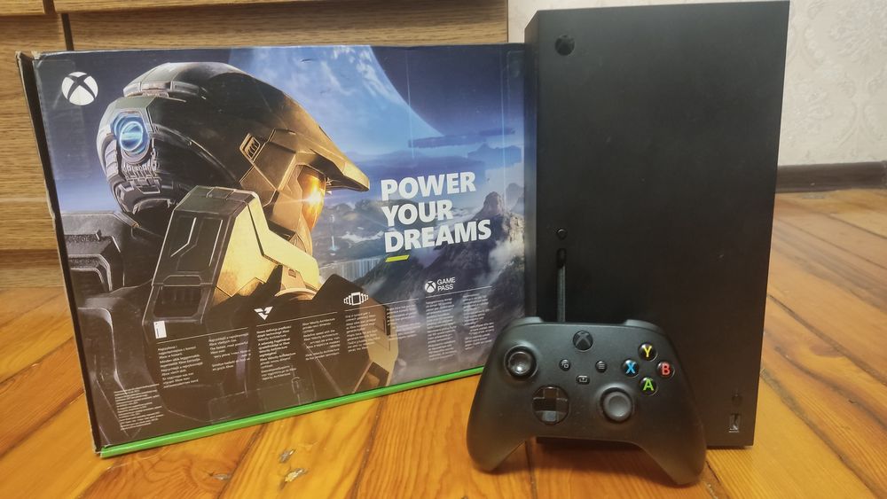Xbox Series X + 4 oy Game Pass + аккамулятор