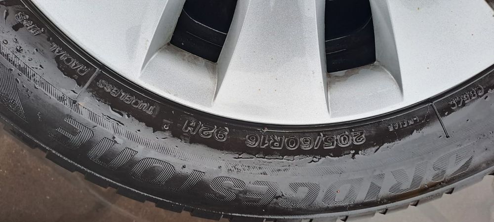 Jante BMW cu anvelope iarna si capace originale pentru BMW F30 F31