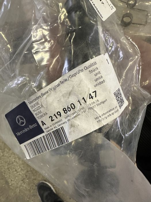 Mercedes W219 cls ОЕМ пръскалки за фарове Нови