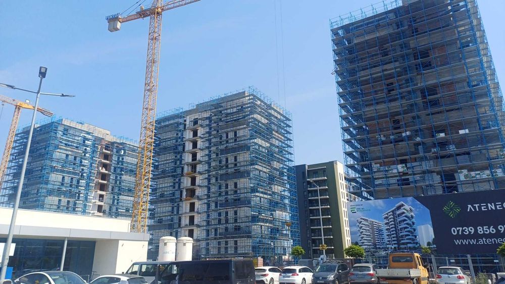 Inchiriem schela metalica de fatada