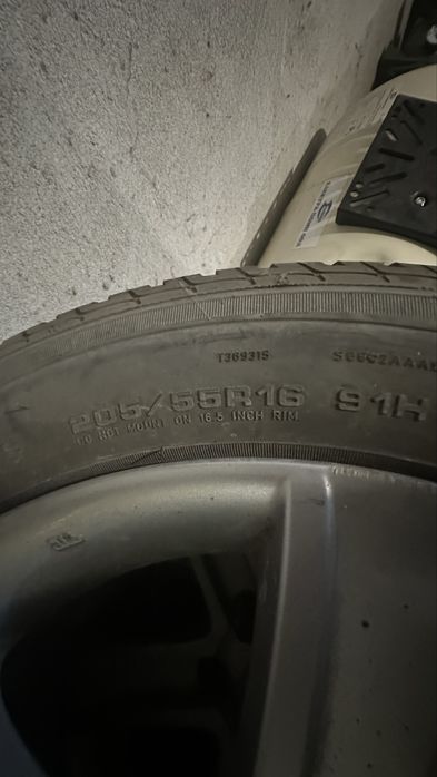 Продавам гуми с джанти на един сезон