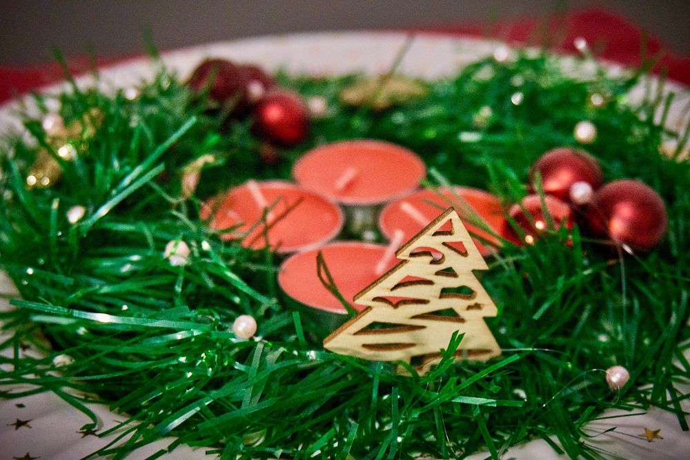 Golden Candle Wreath – Decorațiune handmade de Crăciun