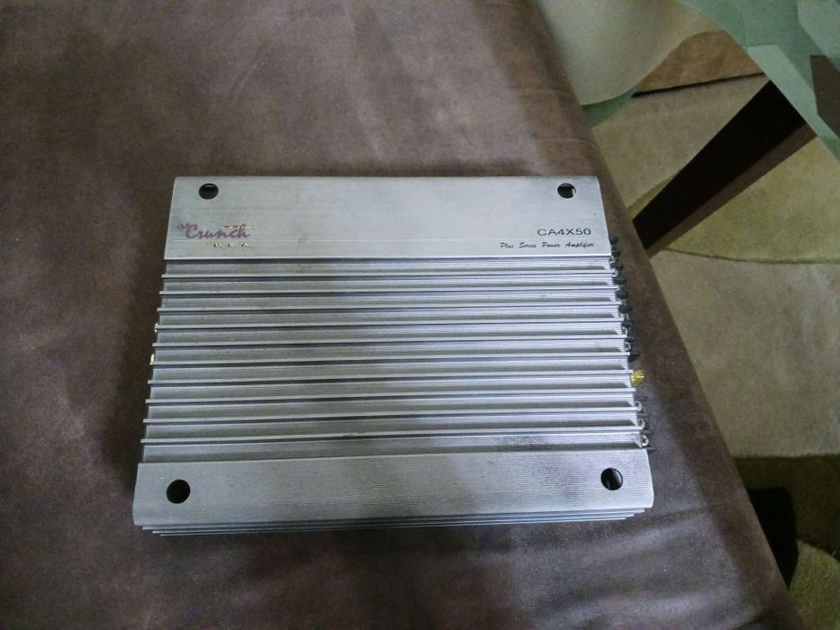 Продавам аудио усилвател за кола