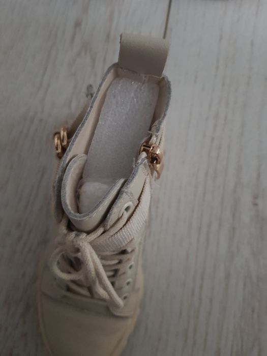 Ghete fetite din piele naturală