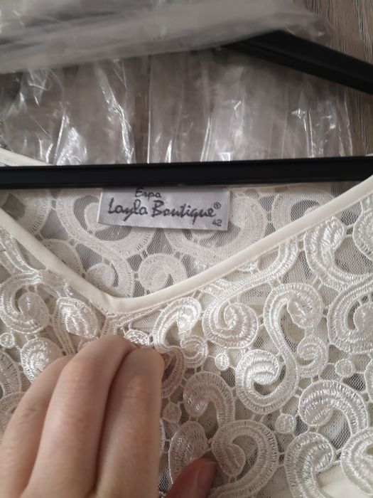 Vând rochie ivory dantela
