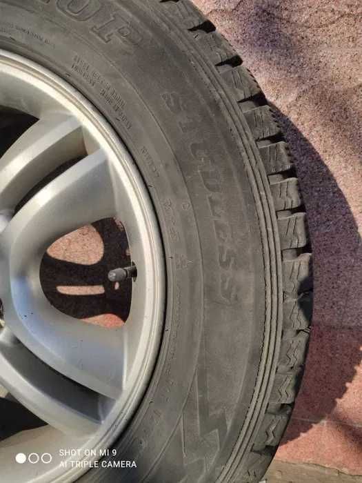 Комплект зимней резины с дисками DUNLOP 235/60 R16