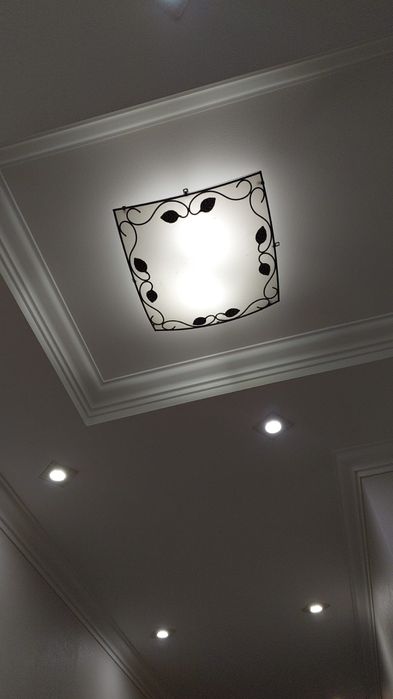 Люстры и плафоны