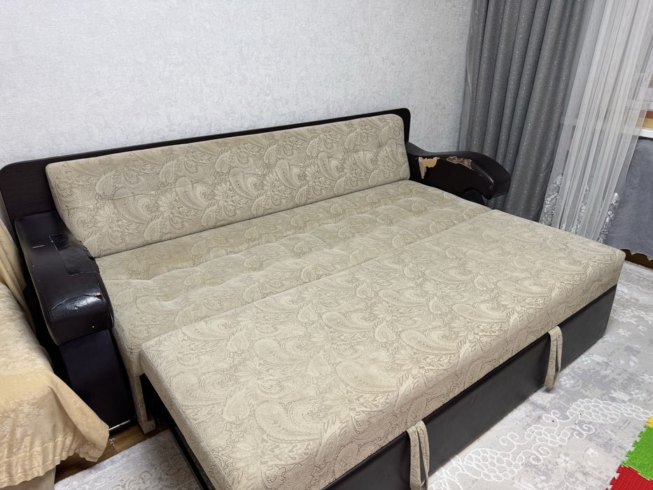 Диван трансформер со встроенным столом