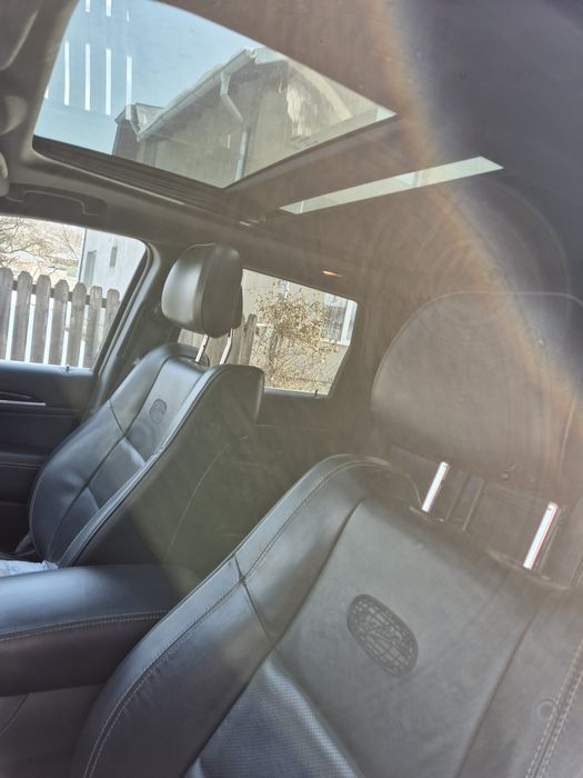 Vând jeep Grand cherokee