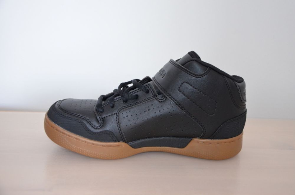 NOU! Pantofi ciclism clipless enduro / DH GIRO Chamber Mid