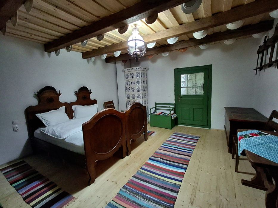 Casa veche traditionala Retezat Disponibila de Craciun si Revelion