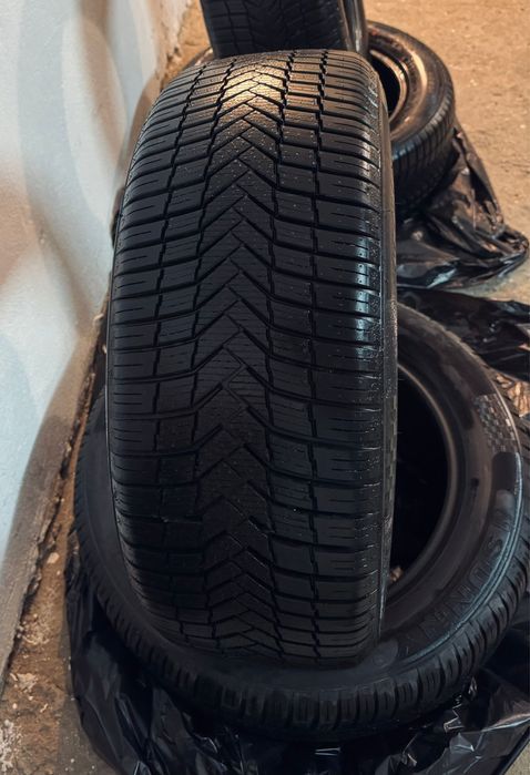 Jante BMW 5x120 cu anvelope iarna 225/55 R17 noi Dot 2025