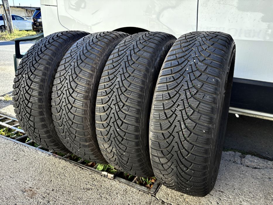 4бр. Почти нови зимни гуми  205/60 R16цола GOODYEAR 2022година