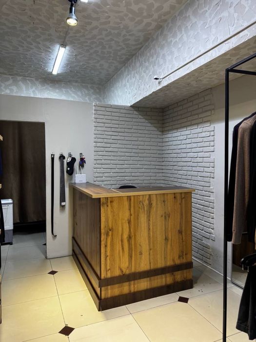 Шкаф,полки, рейл , скамья, ресепшен