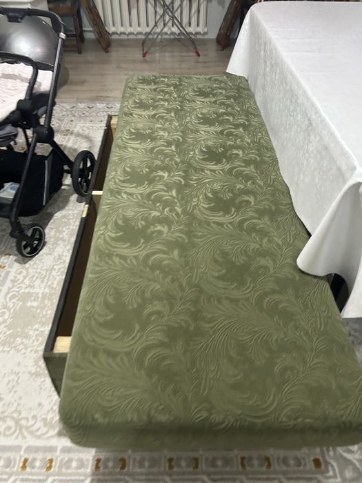 Продам 2 дивана и стол