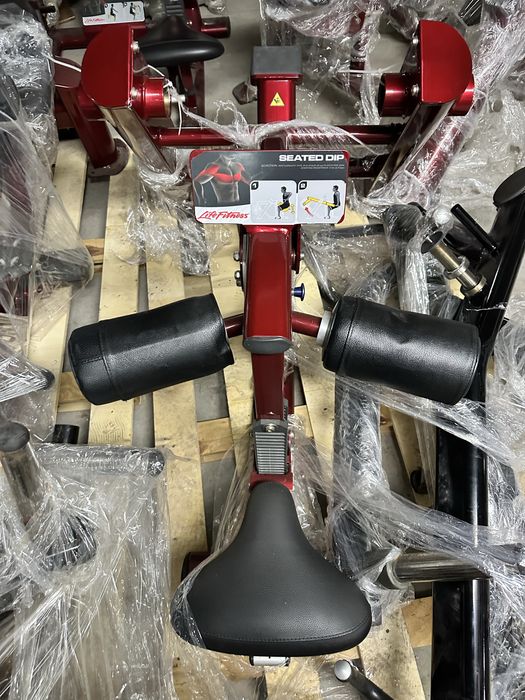 Продавам Професионални фитнес уреди Life Fitness Signature Serias