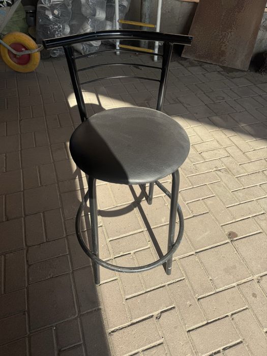 Стулья барные продам 5-6 шт осталось.   Можно и по штучно