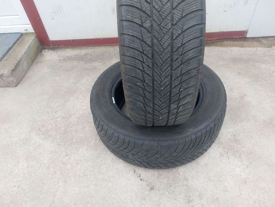 100 lei bucata! Doua anvelope M+S/IARNA 225 60 17 Bridgestone