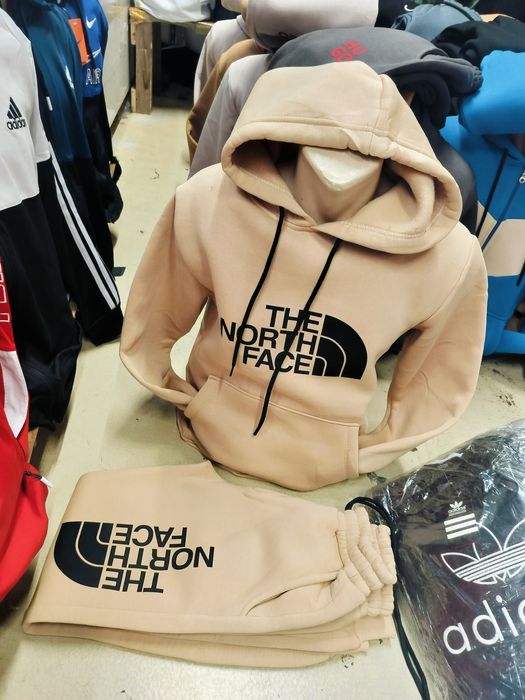 Trening de băieți . North face bej