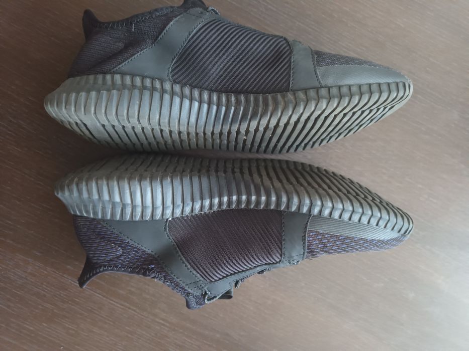 2 perechi de adidași