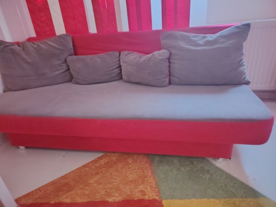 Canapea extensibila roșie