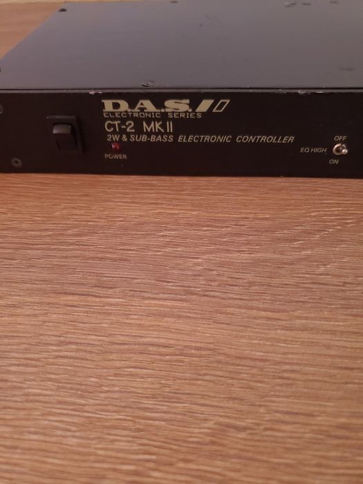 Crossover activ cu ieșire subwoofer