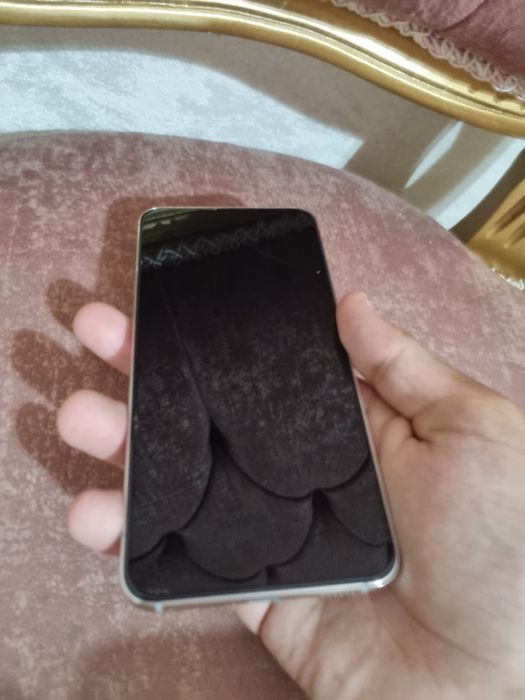 Vând Samsung s22 cu 128 de gb baterie tine forte bine are și folie