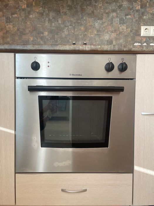 Кухня 4м с островче и уреди Electrolux – много добро състояние – Варна