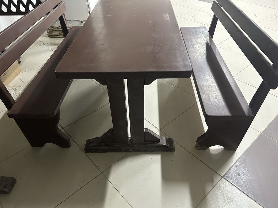 Продам деревянный стол с скамейками