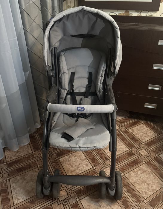 Прогулочная коляска Chicco.