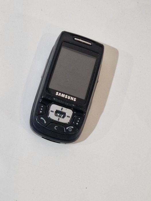 Telefon Samsung D500 funcțional doar cu încărcătorul in priza
