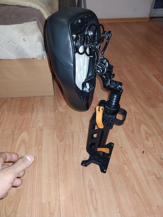 Седялка за kukirin g2 pro много запазена с бълтове в комплект.