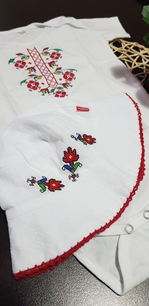 Шапка и боди с народни мотиви