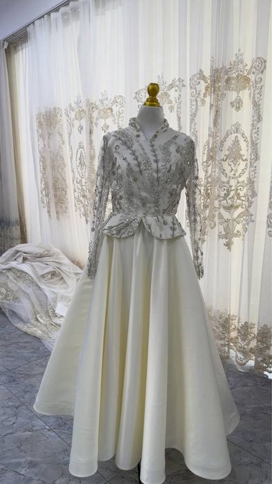 Вечернее платье  из гипюра + атлас( айвори цвета)