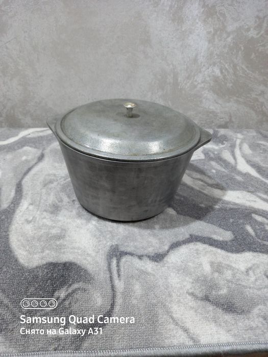 Продам чугунную кастрюлю