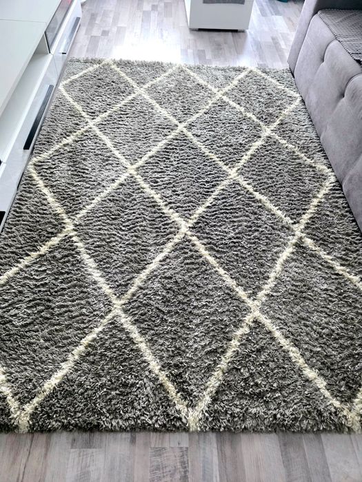 Vand covor gri cu alb